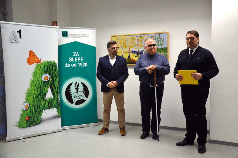 Predaja donacej podjetja A1 Slovenija ZDSSS. Na sliki predstavnika ZDSSS Štefan Kušar in Matej Žnuderl ter predstavnik A1,Lovro Peterlin
