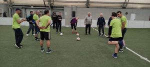 Udeleženci predstavitvenega treninga v Mariboru med ogrevanjem